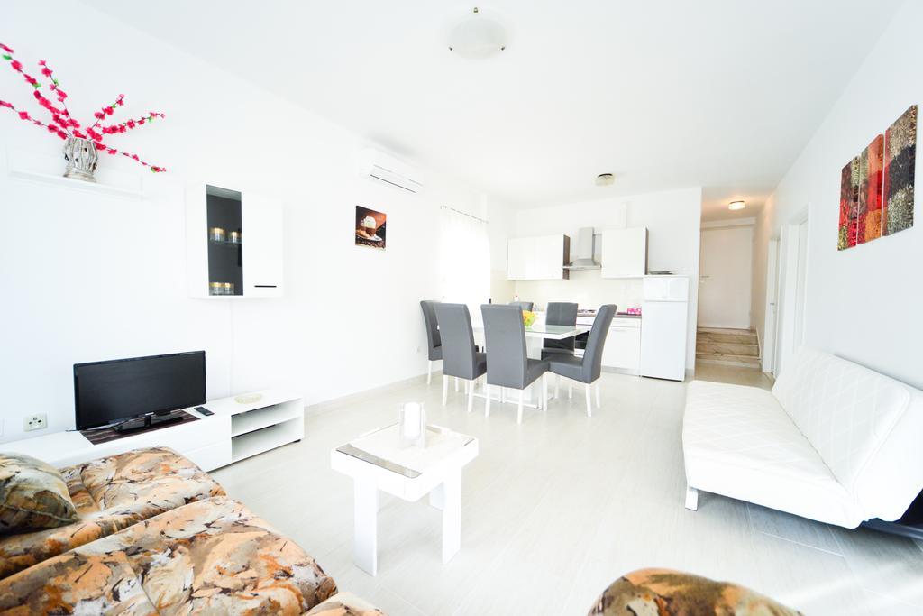 Apartments Valentina Petrcane Exteriör bild