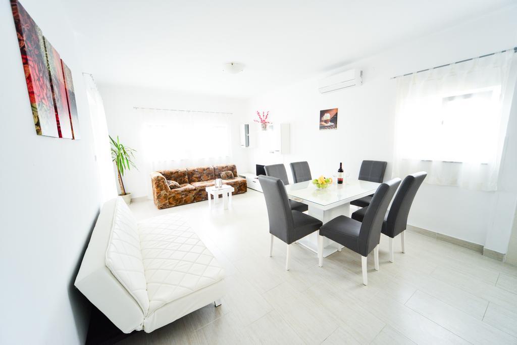 Apartments Valentina Petrcane Exteriör bild