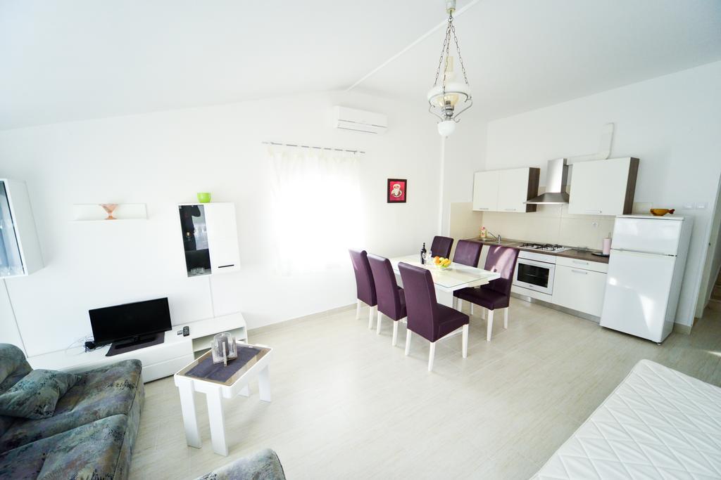 Apartments Valentina Petrcane Exteriör bild