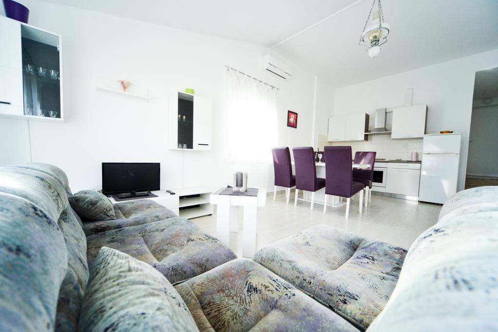 Apartments Valentina Petrcane Exteriör bild
