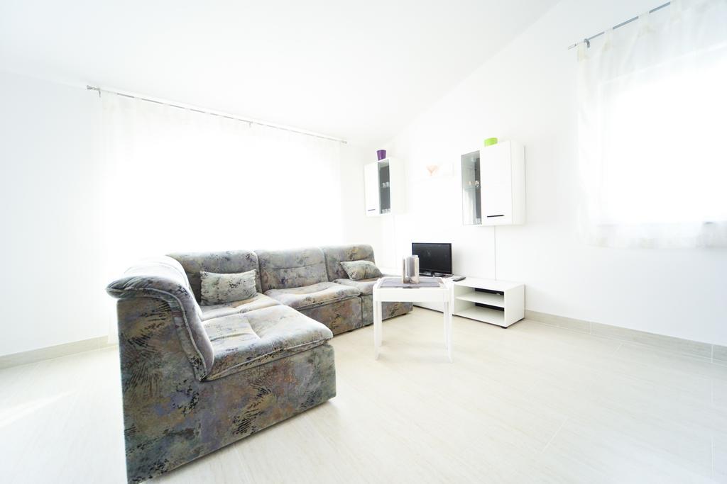 Apartments Valentina Petrcane Exteriör bild
