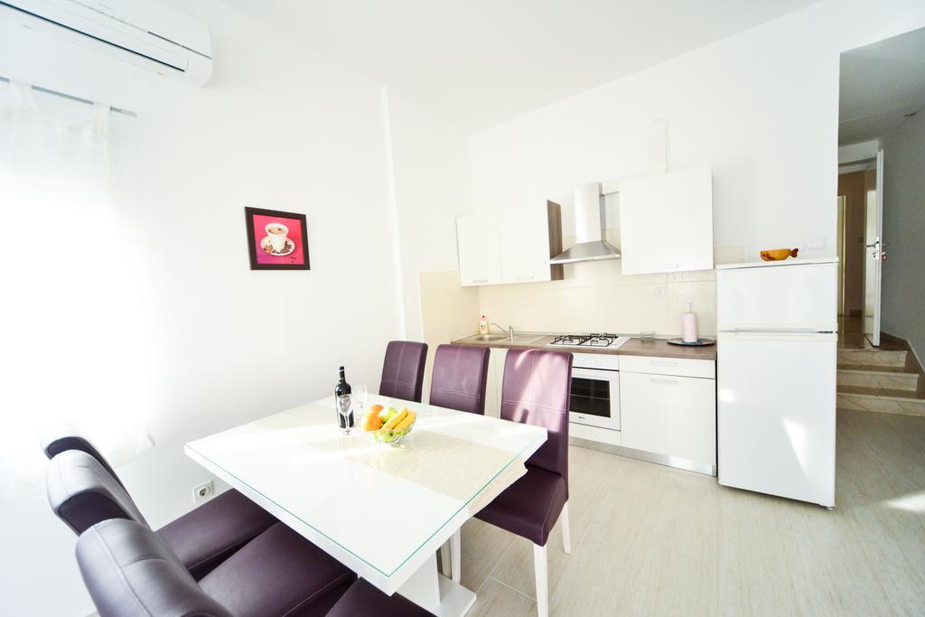 Apartments Valentina Petrcane Exteriör bild