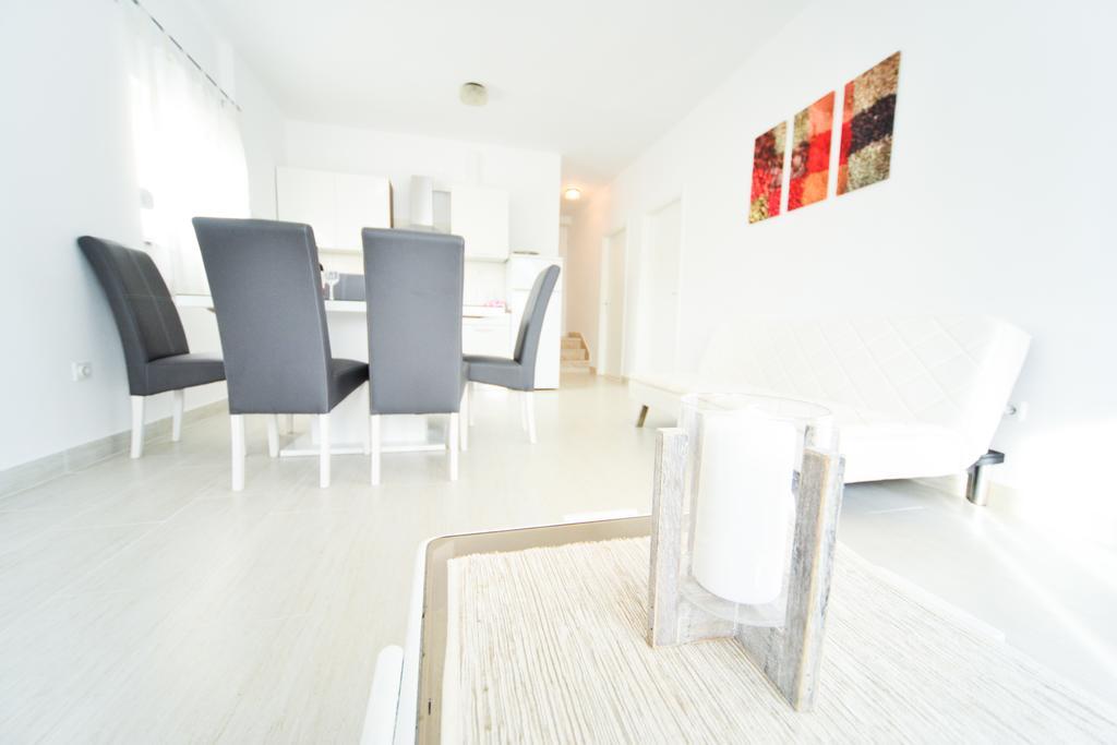 Apartments Valentina Petrcane Exteriör bild