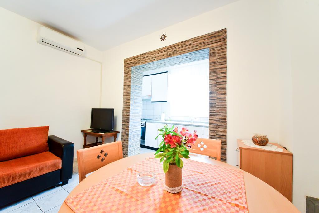 Apartments Valentina Petrcane Exteriör bild