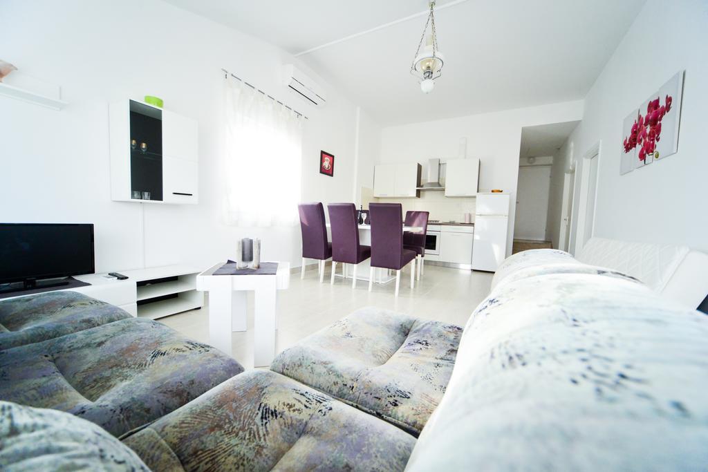 Apartments Valentina Petrcane Exteriör bild