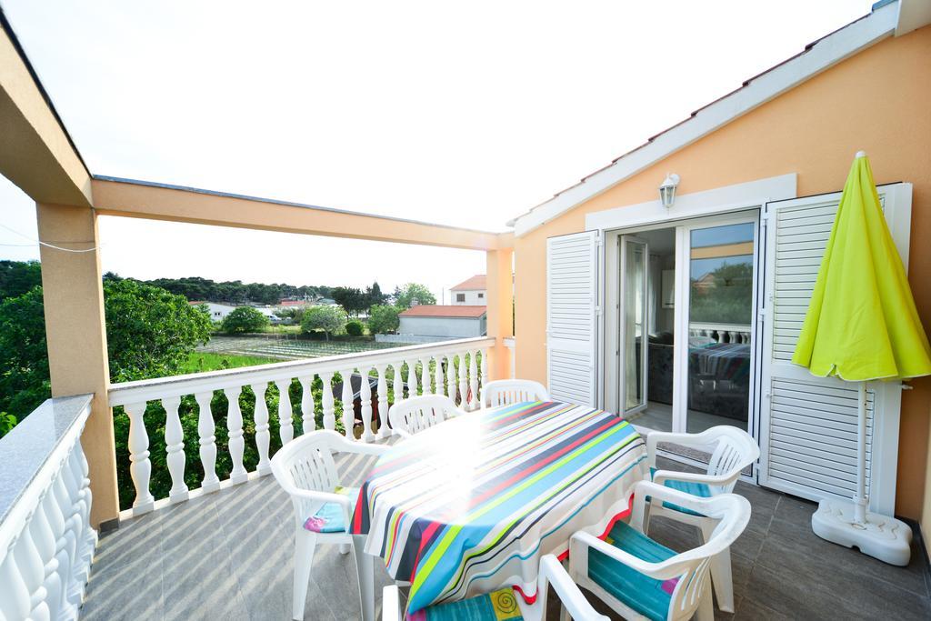 Apartments Valentina Petrcane Exteriör bild
