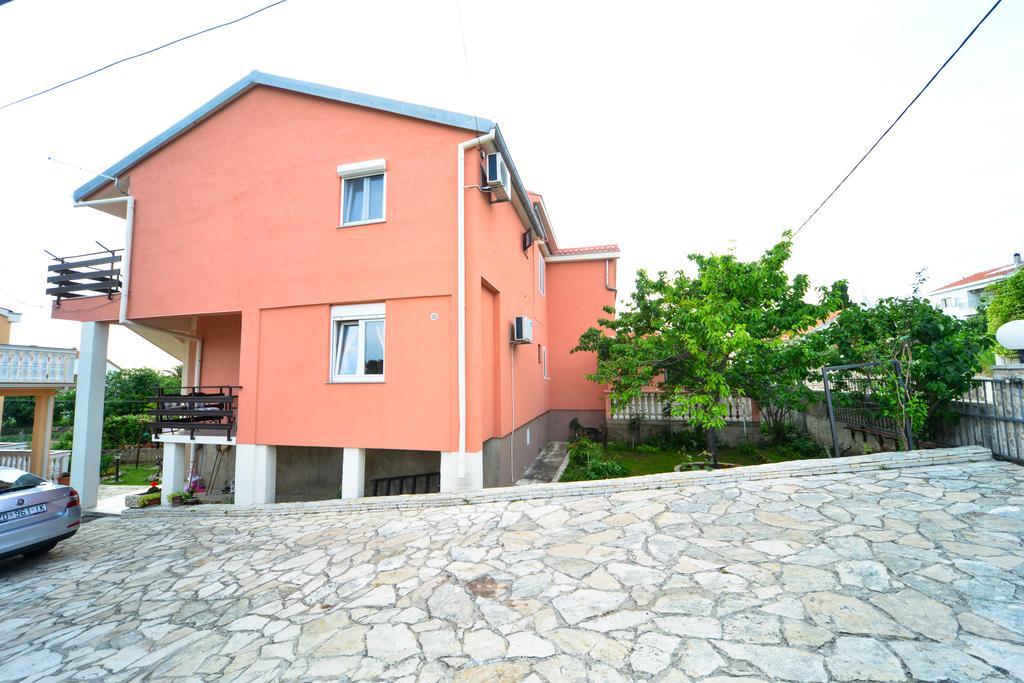 Apartments Valentina Petrcane Exteriör bild
