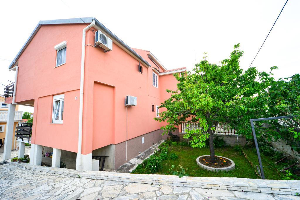 Apartments Valentina Petrcane Exteriör bild