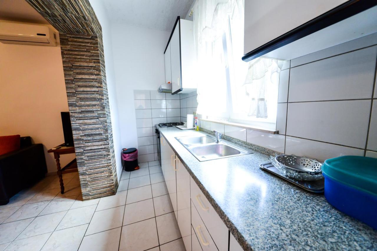 Apartments Valentina Petrcane Exteriör bild